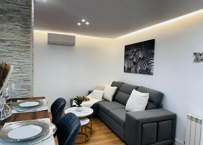 La Plaza Del Pilar *